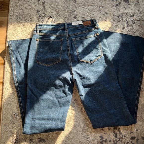 Judy Blue Triple Threat High Rise Medium Wash Cool Denim Tummy Control Jeans - Picture 9 of 9